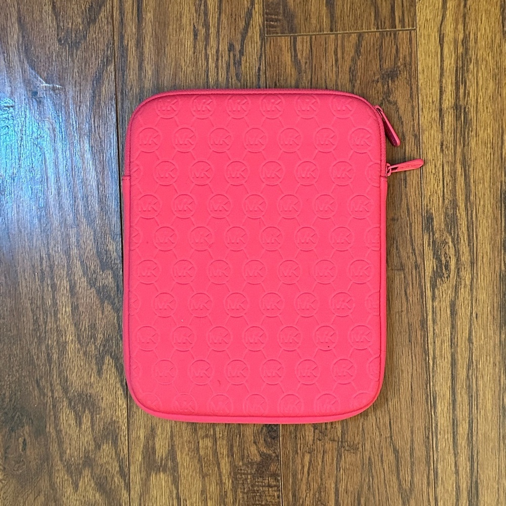 Michael Kors Pink Quilted Tablet Sleeve - Picture 4 of 5